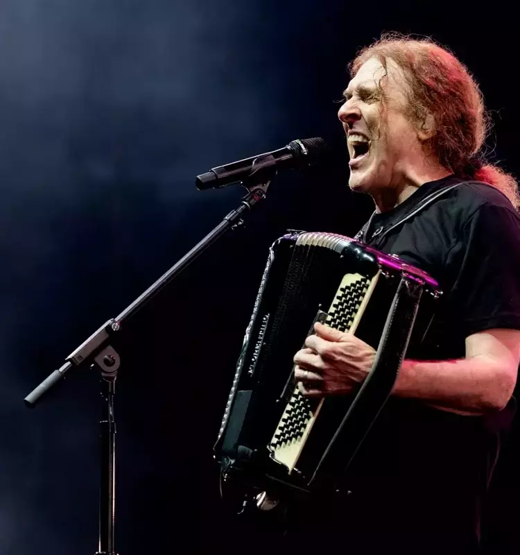 “Weird Al” Yankovic Announces Extensive 2026 “Bigger & Weirder” Tour After Successful 2025 Run