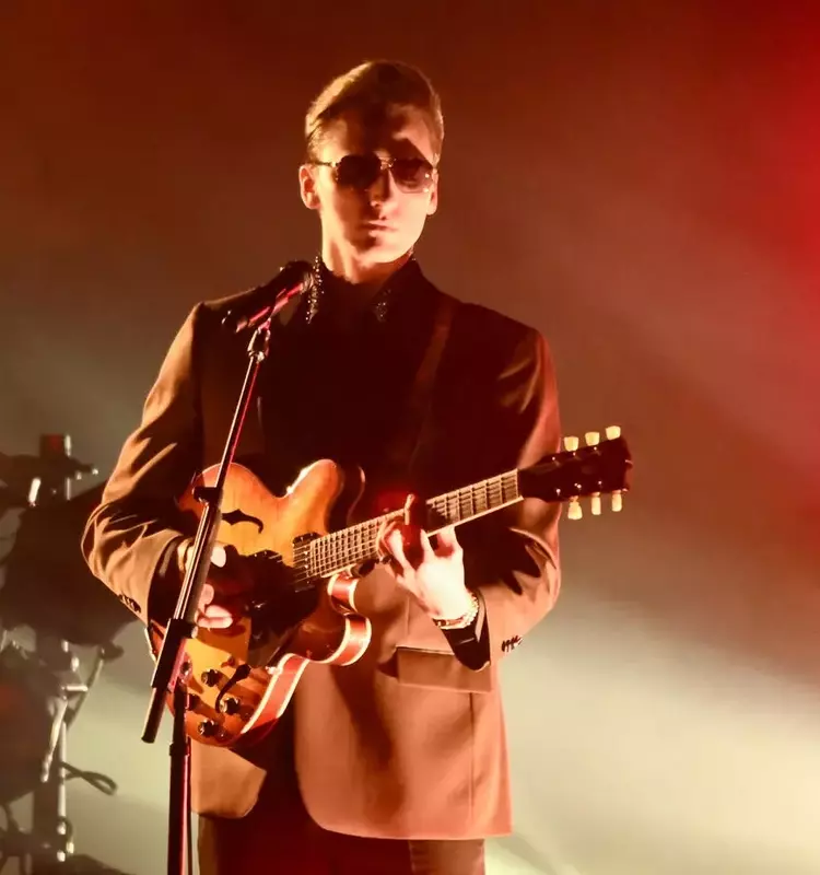 Red Clay Strays Advocate for Unity at CMA Awards with "People Hatin'"