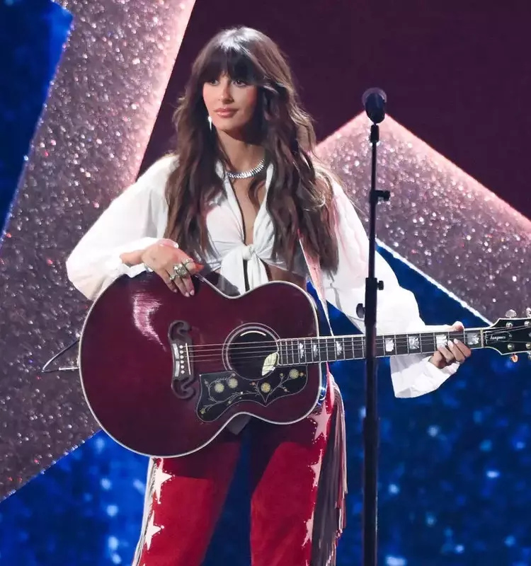 Ella Langley Electrifies CMA Awards with "Choosin' Texas" Performance