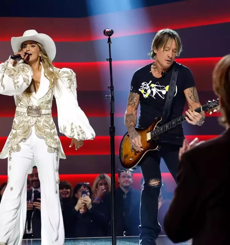 Lainey Wilson's Unforgettable CMA Awards Opening: A Homage to Country Music