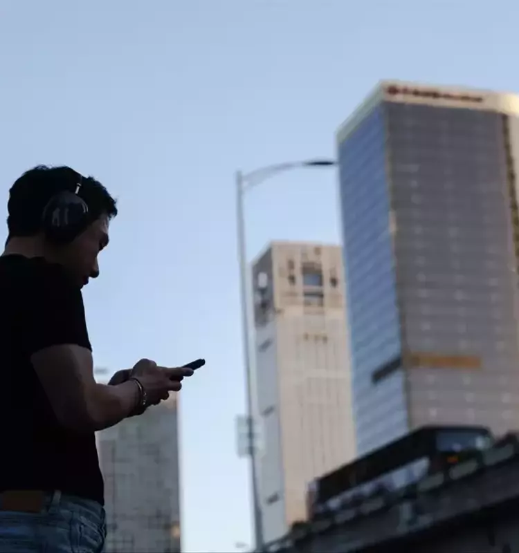 Los efectos del "speed-watching" en el cerebro y la salud mental