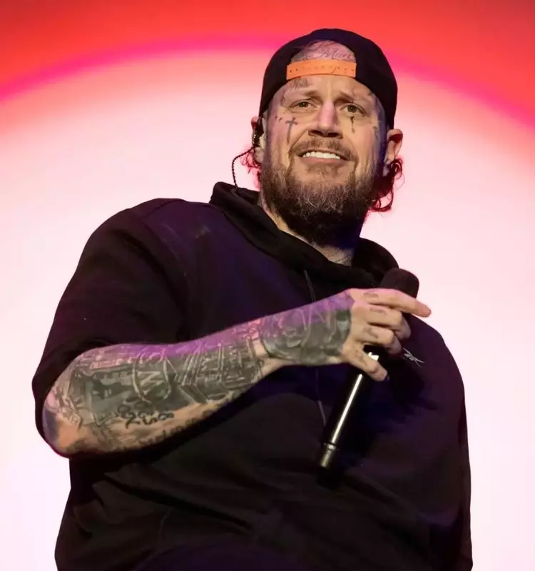 Jelly Roll Celebrates Grammy Nominations, Debuts New Look