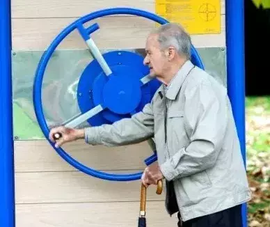 El Ejercicio Físico Transforma Vidas Centenarias: Un Estudio Revelador