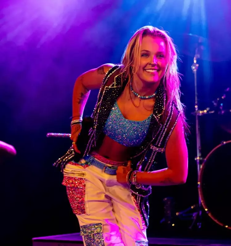 JoJo Siwa Hospitalized for Excruciating Pain Before Mall of America Performance