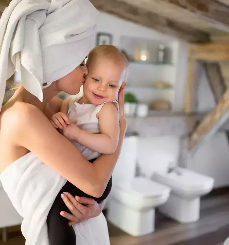 Postpartum Skin Care: Reclaiming Your Radiance After Childbirth