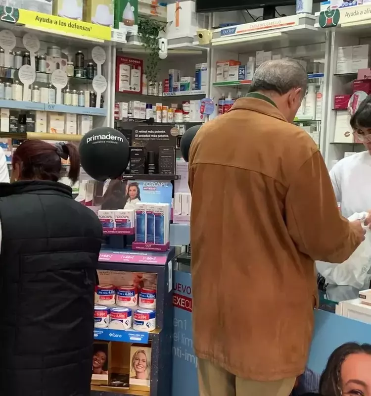 La Farmacia de Elena: Más Allá de la Dispensación, un Centro de Salud Personalizado y Formulación Magistral