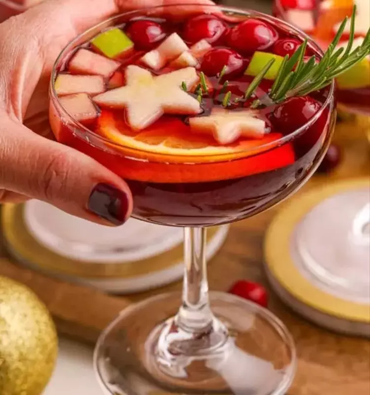Elevate Your Celebrations: A Guide to Festive Holiday Cocktails
