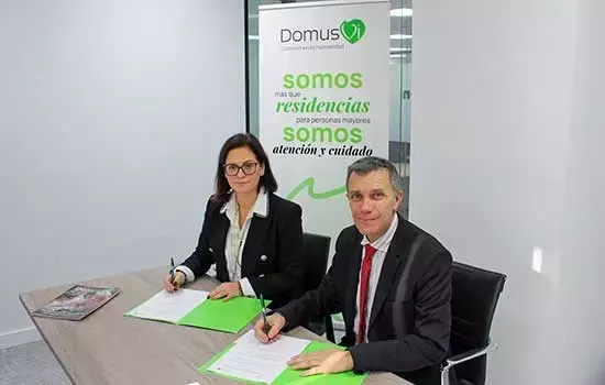 Innovadora Colaboración entre VIU y DomusVi para la Excelencia en la Atención Sociosanitaria