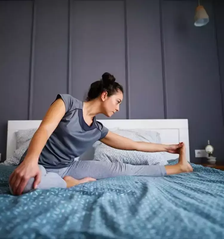 Despierta tu Cuerpo: Ejercicios Matutinos en la Cama para Revitalizarte