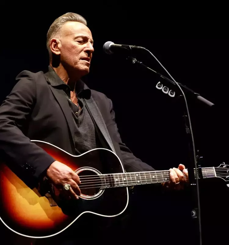 Unexpected Fire Alarm Disrupts Bruce Springsteen's Performance at WhyHunger Benefit