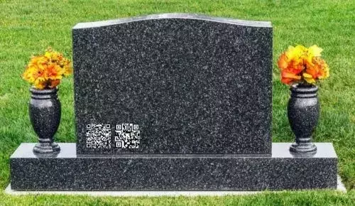 Innovación en el Recuerdo: Lápidas con Códigos QR para una Memoria Digital