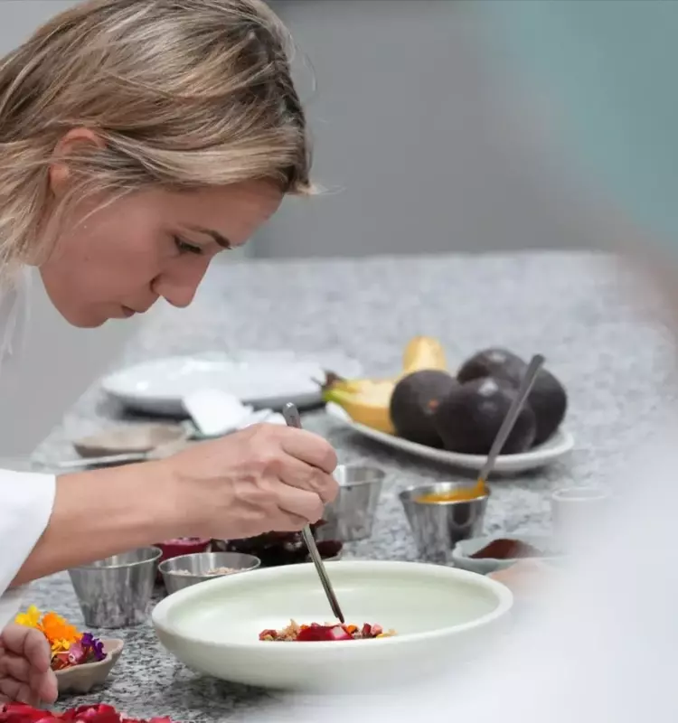 La Gastronomía Hospitalaria Redefinida: Sabor y Cuidado en la Clínica Universidad de Navarra