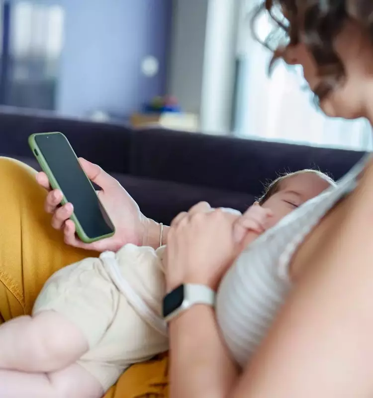 The Impact of Smartphone Use During Infant Feeding