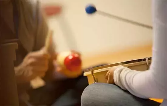 La Musicoterapia como Aliada Fundamental en el Cuidado de Personas Mayores