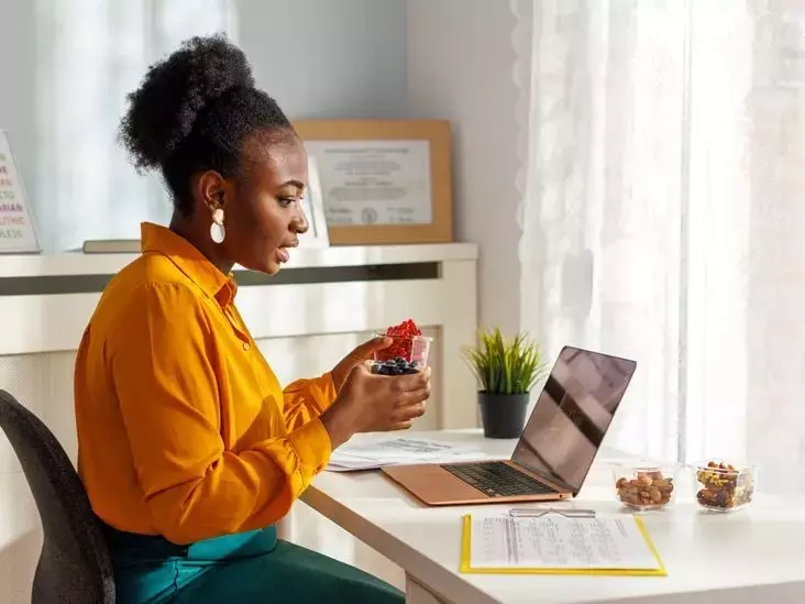 Online Nutrition and Nutrition Course: Educational Structure, Core Concepts, and Learning Context