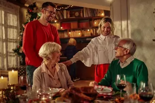 Mejores Prácticas para una Navidad Inclusiva: Apoyando a Mayores con Discapacidad Auditiva