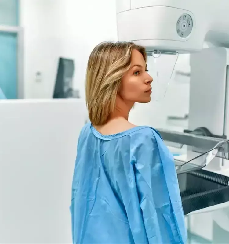 Avance Revolucionario: Nueva Terapia Reduce a la Mitad Recaídas en Cáncer de Mama Agresivo