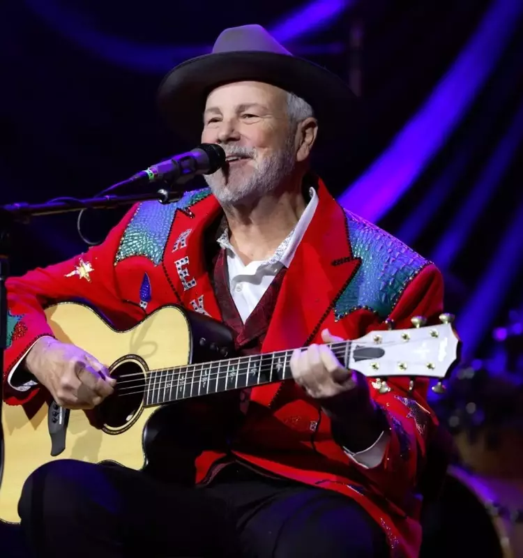 Robert Earl Keen Honors Todd Snider with 'Play a Train Song' in Austin