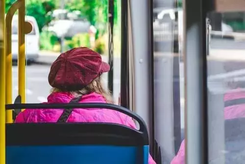 Hospital Ramón y Cajal y EMT Lanzan Programa de Apoyo en Transporte para Pacientes Vulnerables