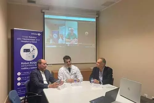Cirugía Robótica Avanzada: El Hospital La Salud Impulsa la Precisión con Inteligencia Artificial en Traumatología