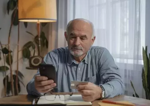 Mejorar la Ley de Atención al Cliente para proteger a los mayores de la exclusión digital