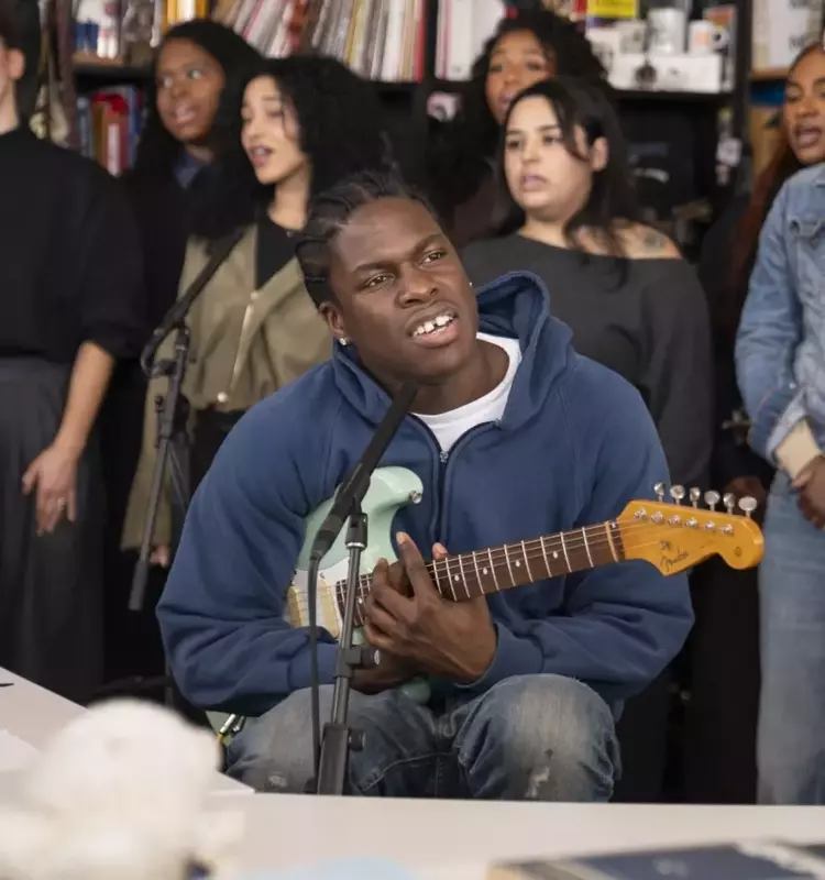 Daniel Caesar's Triumphant Return to Tiny Desk with 'Son of Spergy' Performance