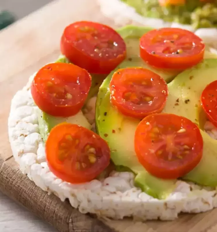 Doce Alternativas de Bocadillos Rápidos y Saludables para tu Día a Día