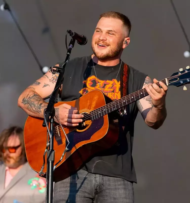 Zach Bryan Releases Acoustic Version of 'With Heaven on Top'