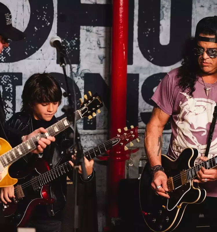 Guitar Legends Slash and Joe Bonamassa Unite for Electrifying Blues Jam