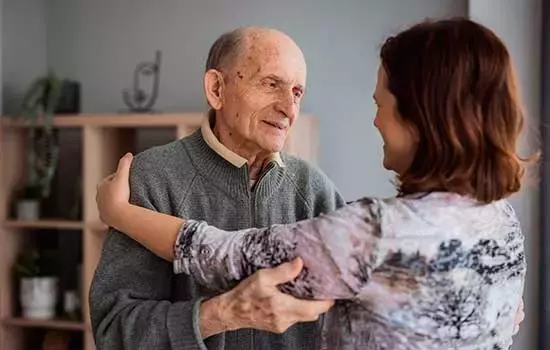 Iniciativa 'Cuidar con Sentido' Mejora la Calidad de Vida de Cuidadores de Personas con Demencia