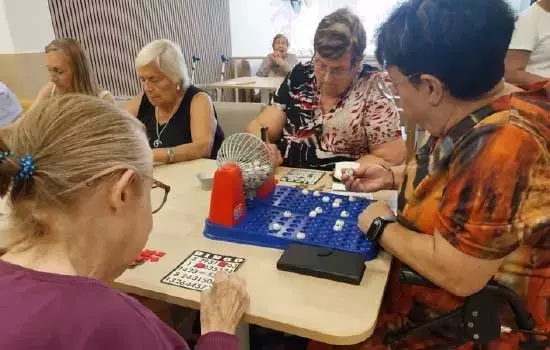 La Importancia de la Interacción Social en Residencias para Ancianos: Fomentando el Bienestar y la Felici