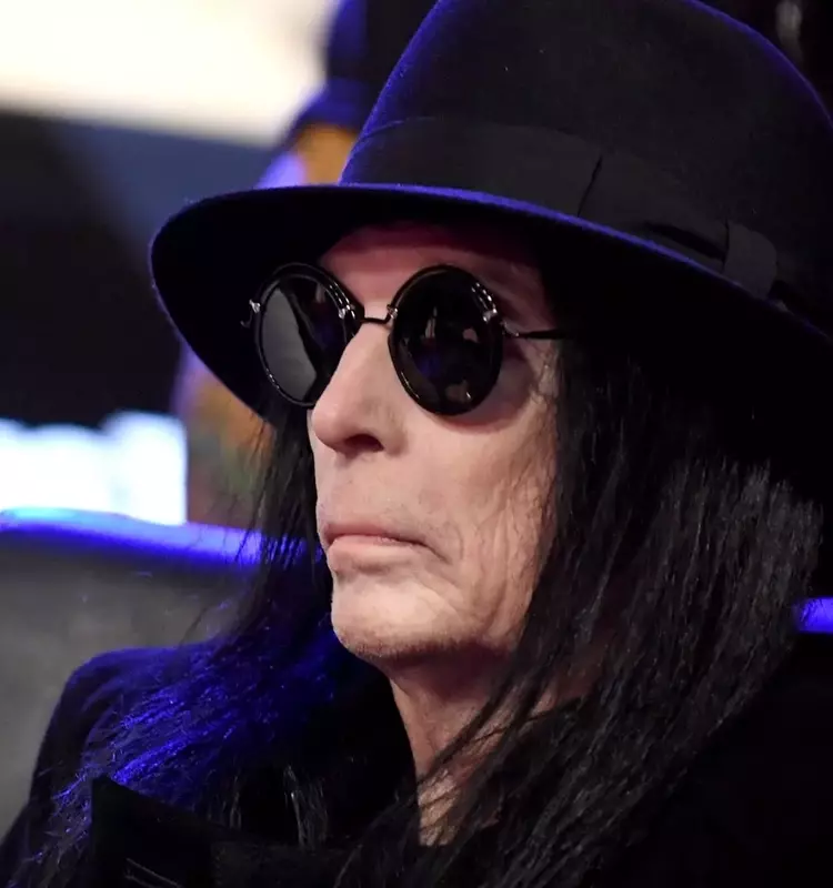 Mötley Crüe Prevails in Legal Battle Against Former Guitarist Mick Mars