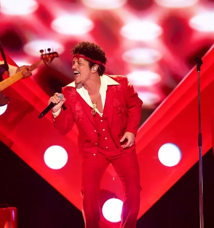 Bruno Mars Electrifies Grammy Awards with Soulful Performance