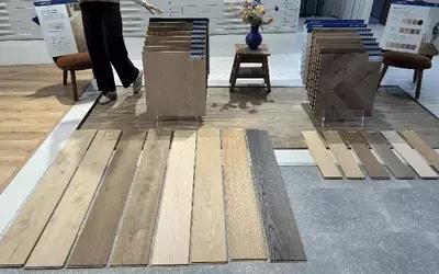 Quick-Step Révèle une Nouvelle Gamme de Stratifiés Révolutionnaire : Résistance à l'Eau et Silence Assuré