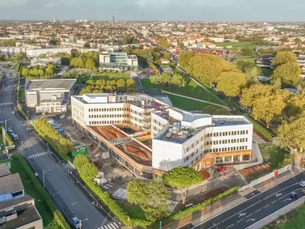 Le "ch￢teau" de la Macif ￠ Niort : Une r￩habilitation architecturale audacieuse