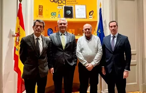 PMP y AEPD unen fuerzas contra riesgos digitales para la tercera edad