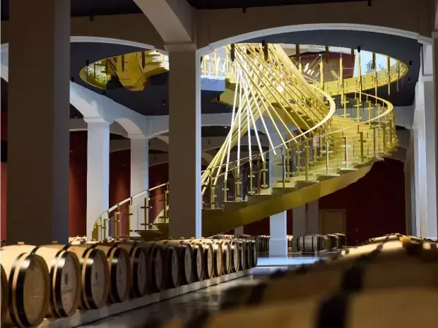Rénovation du Château Plain-Point : un escalier hélicoïdal et des chais monumentaux récompensés