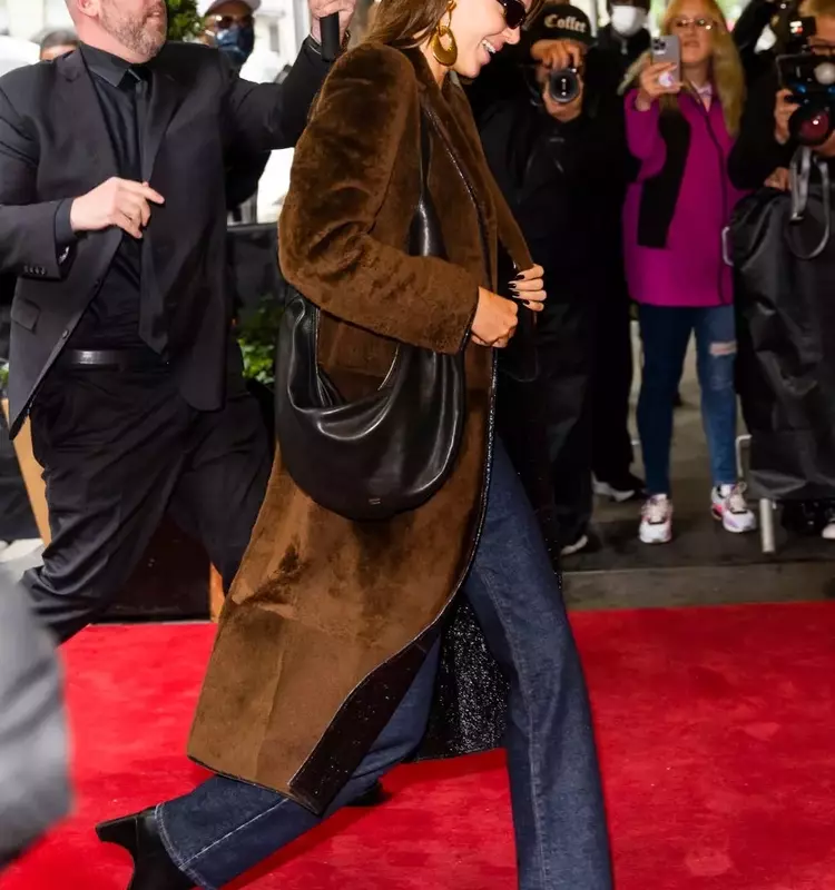 The Ultimate Guide to Styling Jeans with Boots: A Celebrity-Inspired Handbook