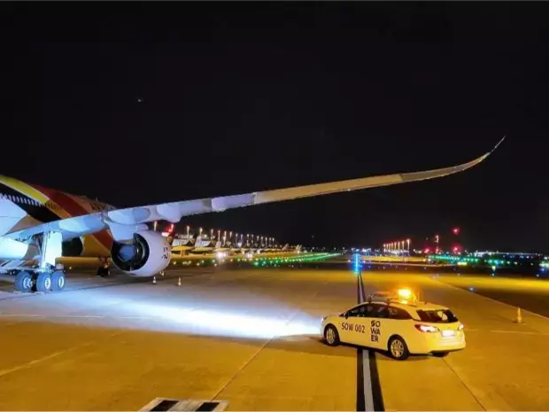 Modernisation des Systèmes d'Éclairage à l'Aéroport de Charleroi par Spie Belgium