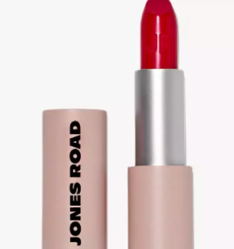 Expert Lip Care: Bobbi Brown's Guide to Enduring Lipstick