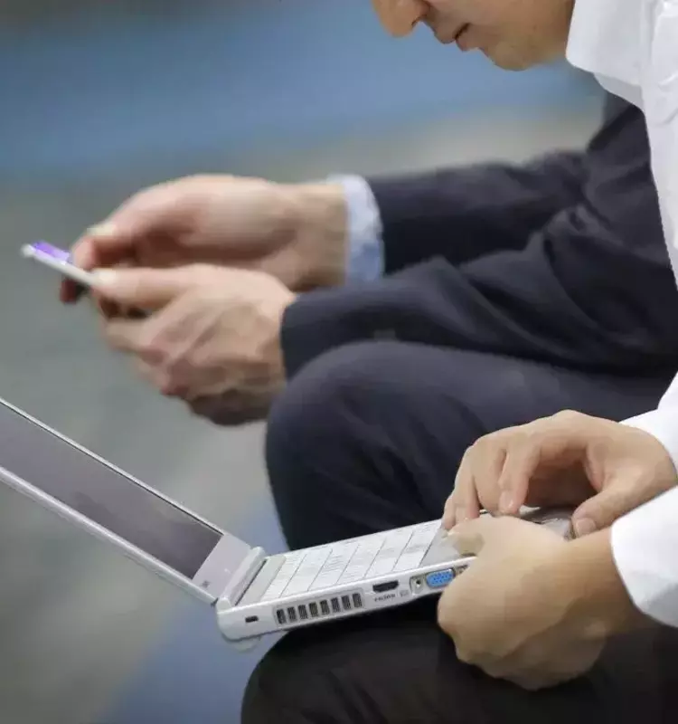 Cansancio Visual Digital: Estrategias para Proteger tus Ojos en la Era de las Pantallas