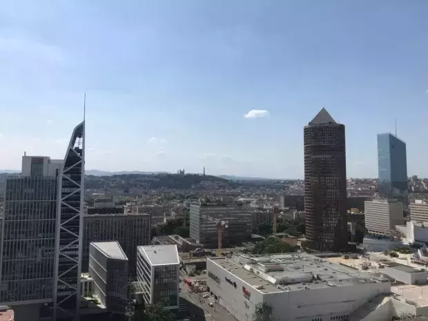 DCB International : Un Investissement Stratégique dans la Tour Crayon à Lyon