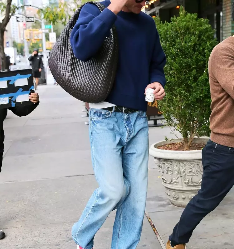 Celebrity-Approved Handbags: The Essential Guide to This Season's "It" Bags