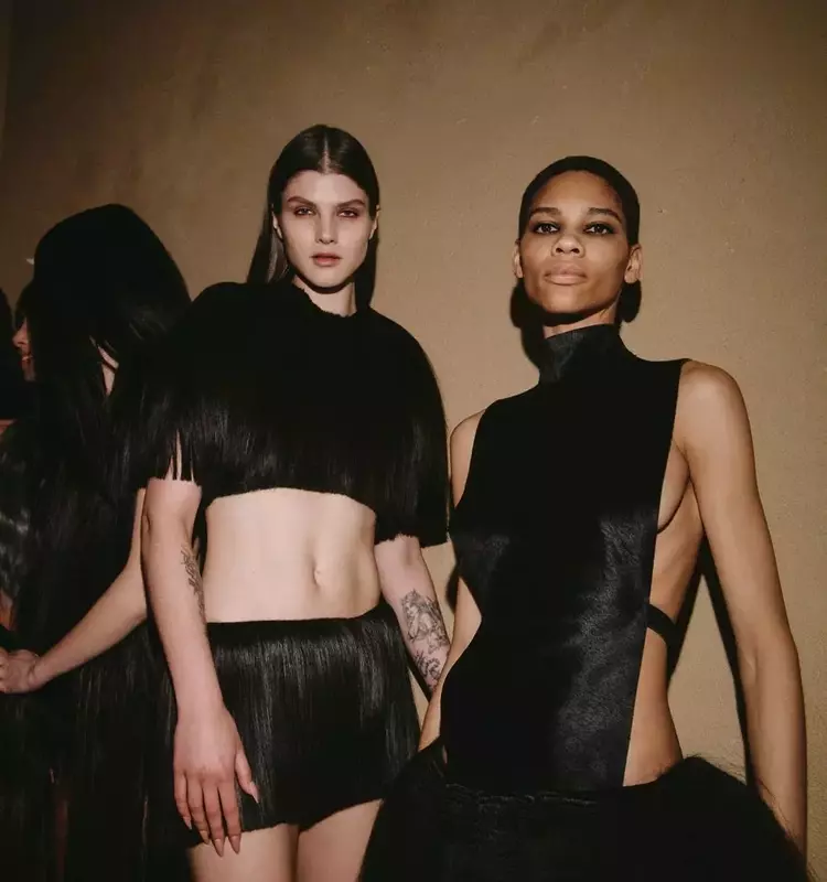 Hair Stylist Evanie Frausto Transforms Hair into Wearable Art for SHOWPONY