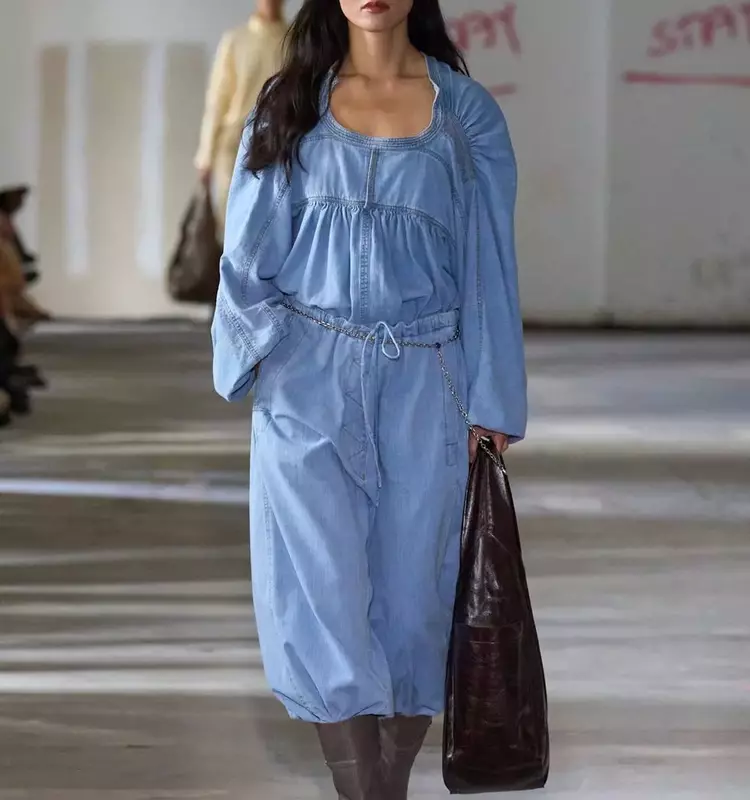Drawstring Jeans: The Unconventional Comfort Trend Taking Over Fashion