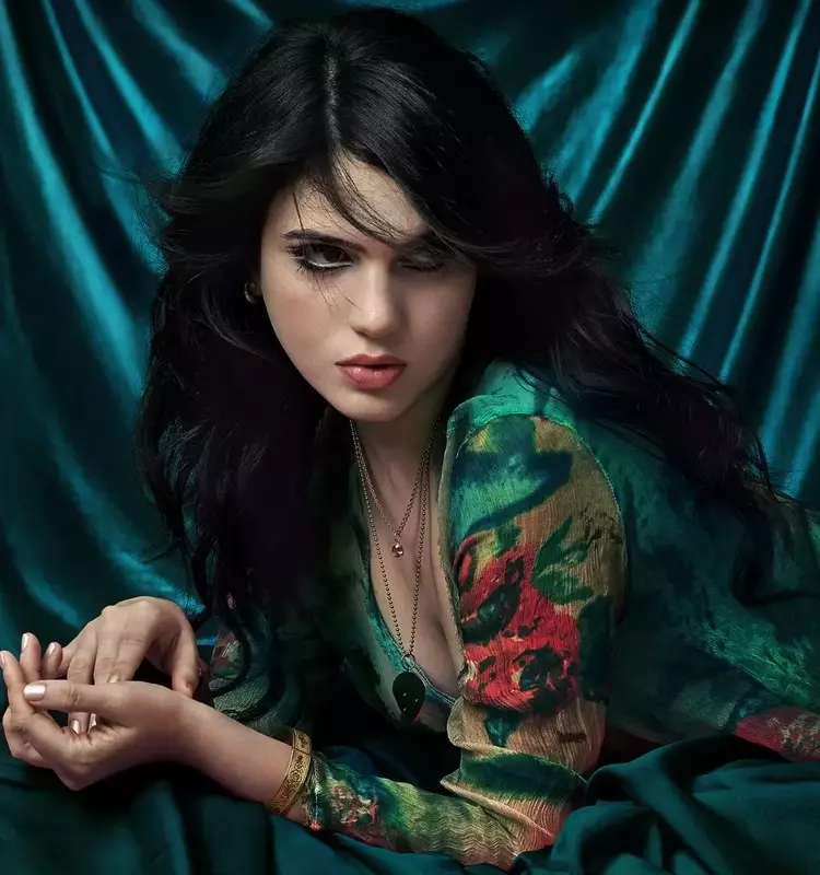 Julia Cumming Embarks on Solo Journey with Debut Album 'Julia' and New Single 'My Life'