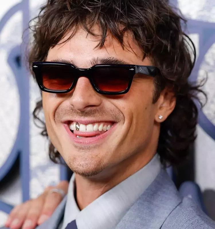 Jacob Elordi's Unique Grill: A Tribute to "Wuthering Heights"