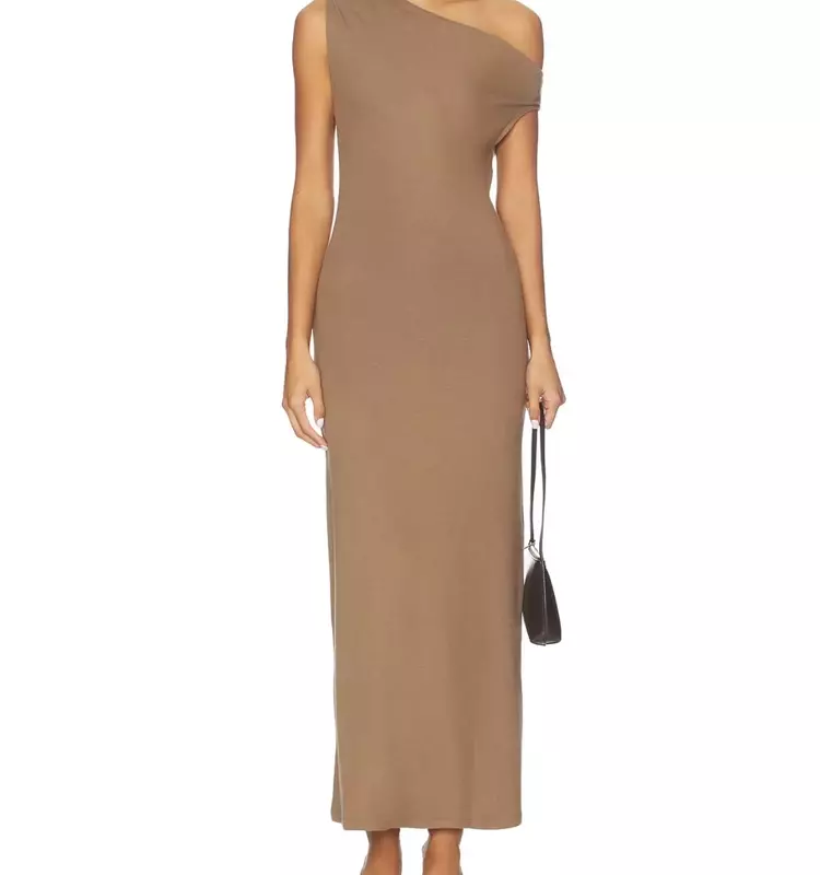 Discover Unbeatable Deals: Fashion Editor's Top Picks from Revolve's Sale
