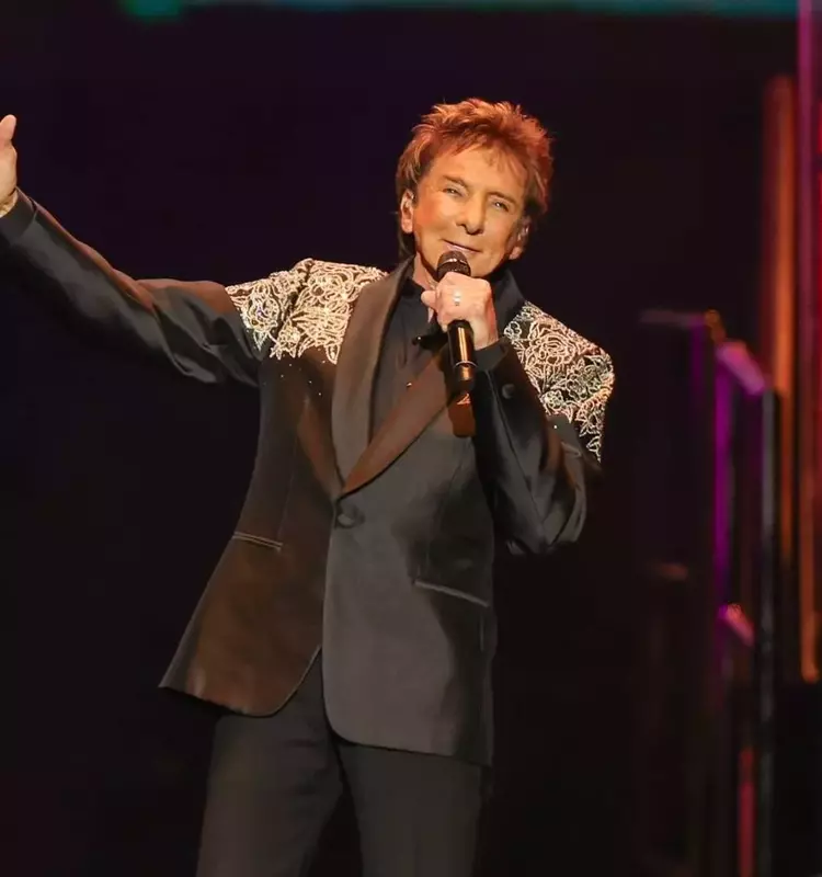Barry Manilow Postpones Arena Tour Due to Health Concerns