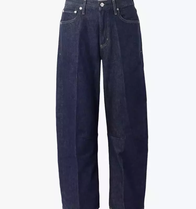 The Evolution of Denim: Embracing Tailored Styles for a Sophisticated Look
